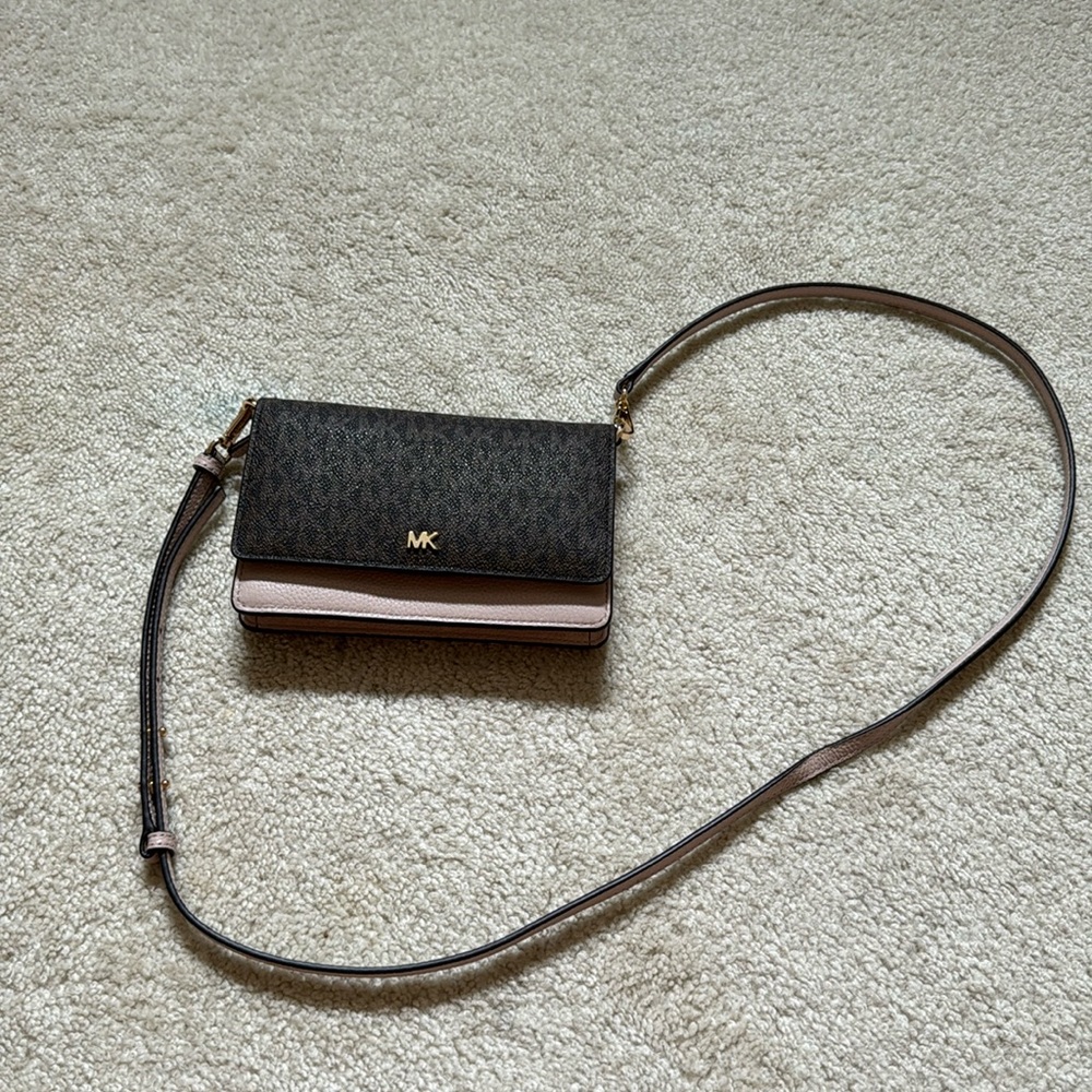 BRAND NWOT Micheal Kors Jet Set Small Logo Smartphone Convertible Crossbody Bag